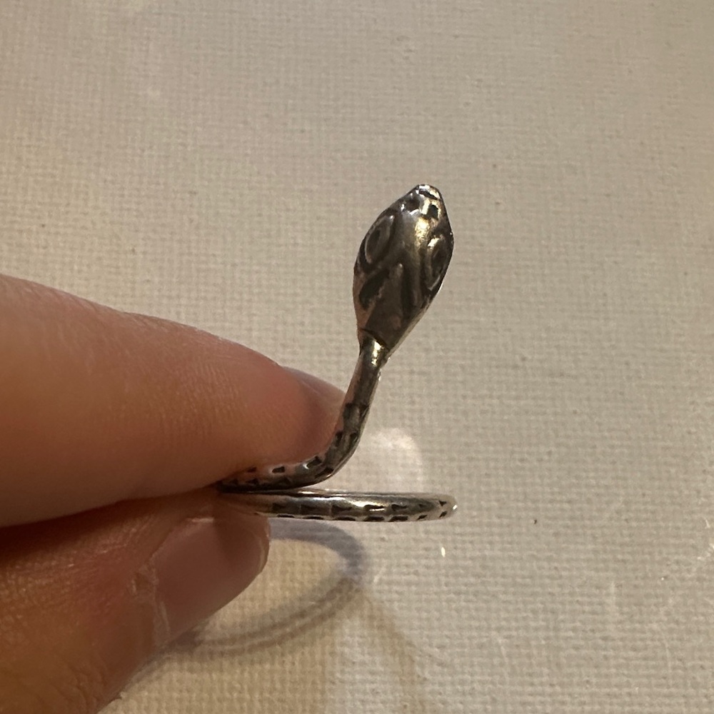 Elegant Sterling Silver 925 Silver
Women's Snake Ring Not Marked